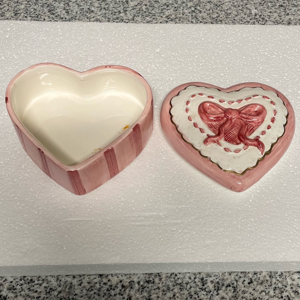 EUC, Heart-Shaped Ceramic Pink & Creamed Shaped Trinket Holder